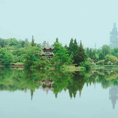 What Are the Best Attractions Around Jing'an Temple?